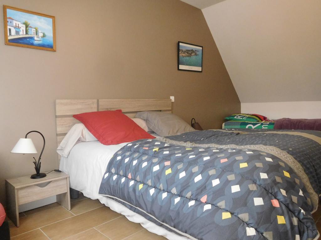 Les Gites De Kerroyal Garlan Exterior photo