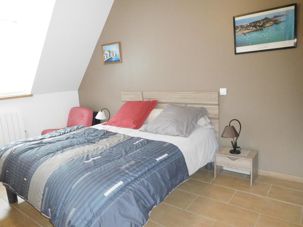 Les Gites De Kerroyal Garlan Exterior photo