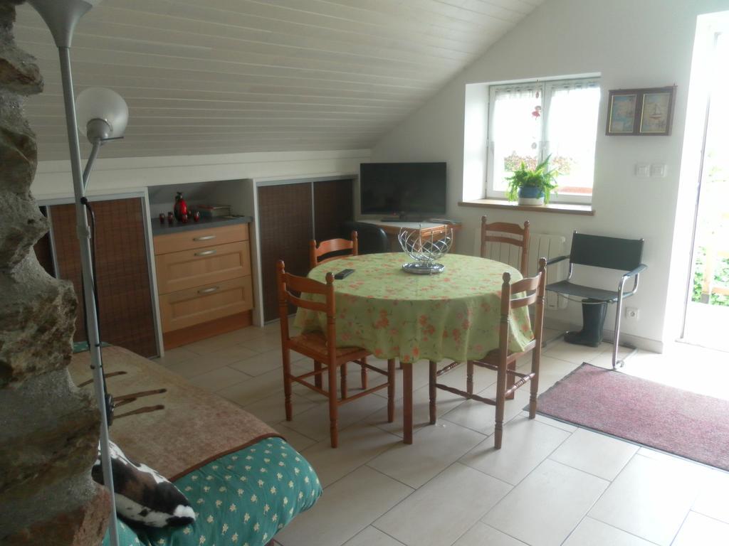 Les Gites De Kerroyal Garlan Exterior photo
