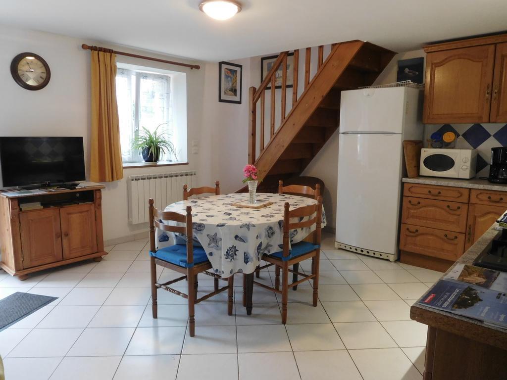 Les Gites De Kerroyal Garlan Exterior photo